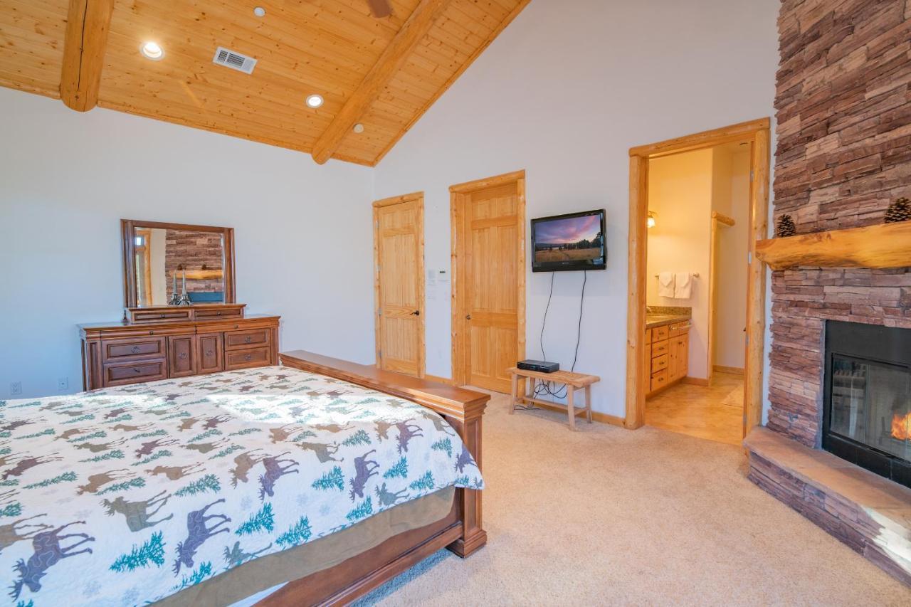 Meadowbrook Estates Ranch - Great Location, Great Lodge, Great Experience! Hot Tub And More! Big Bear City Kültér fotó