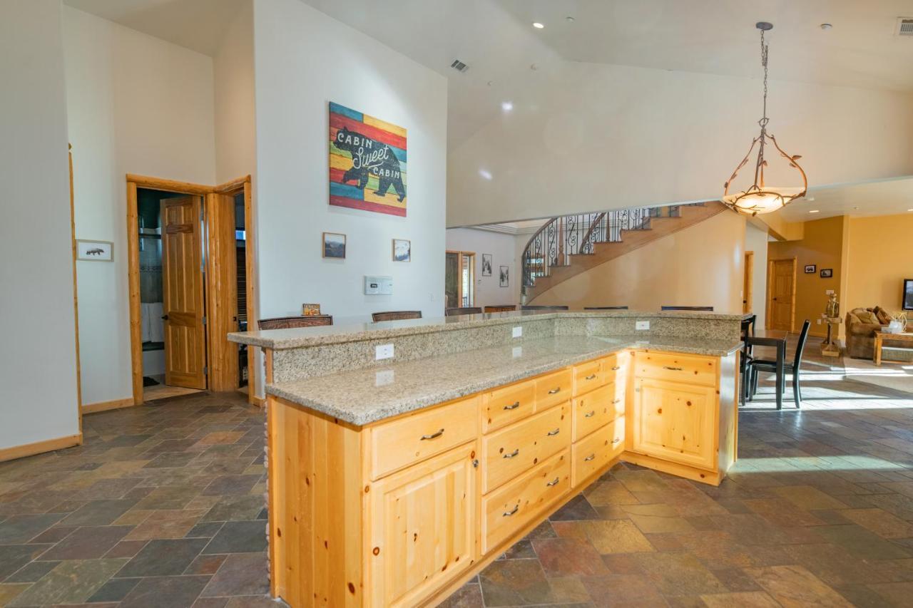 Meadowbrook Estates Ranch - Great Location, Great Lodge, Great Experience! Hot Tub And More! Big Bear City Kültér fotó